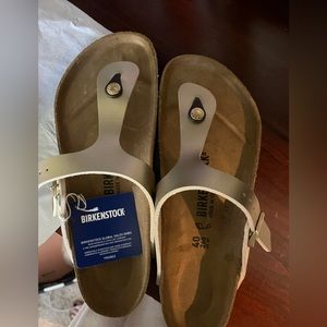 NIB Gold Birkenstock Gizeh sandals
